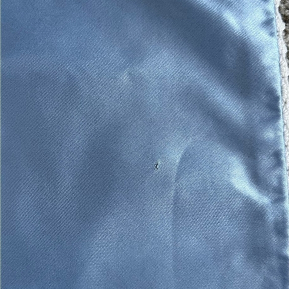 Set of 4+1 Embroidered White Snowflakes Blue Satin Placemats Christmas Decor - Picture 5 of 5